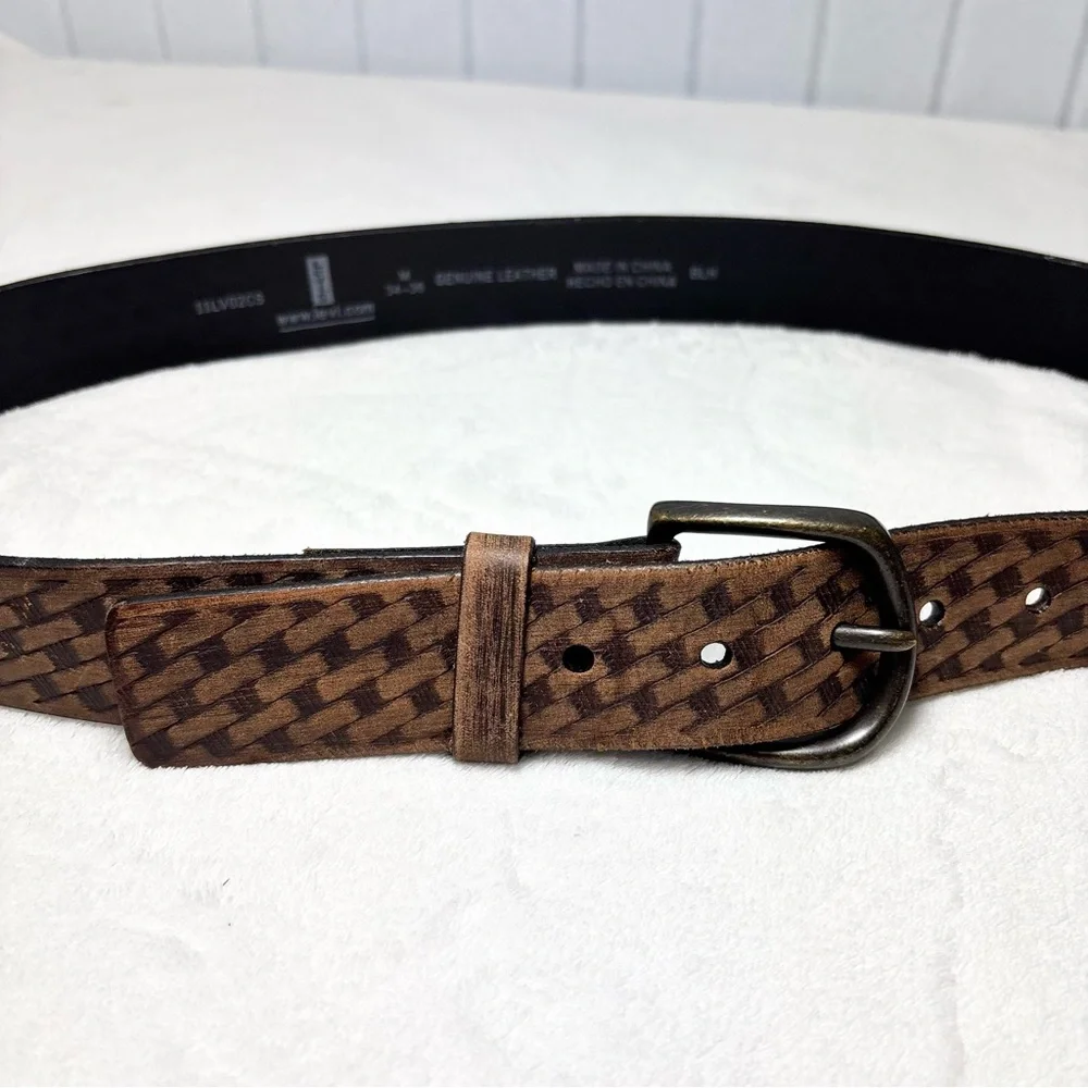 Levi's Dark Brown Leather Belt size‎ M 34-36